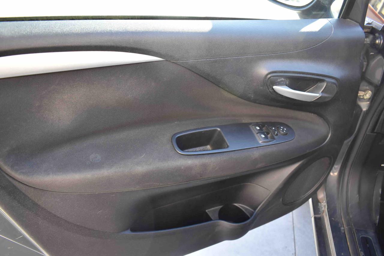 FIAT Punto 1.4 8V 5 porte Natural Power Lounge - 7
