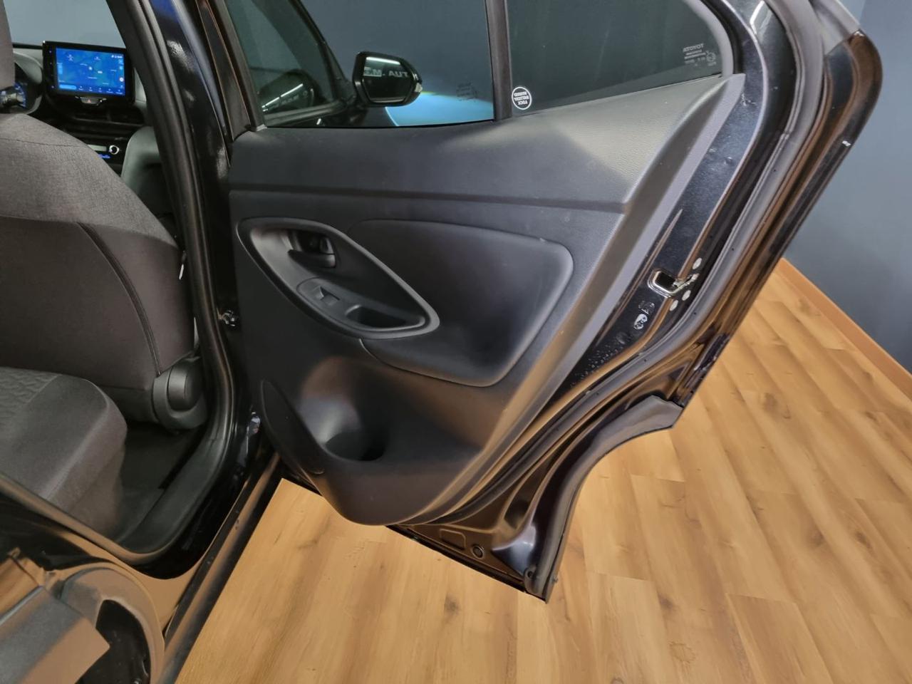 TOYOTA Yaris Cross 1.5 Hybrid 5p. E-CVT AWD-i TREND - 24