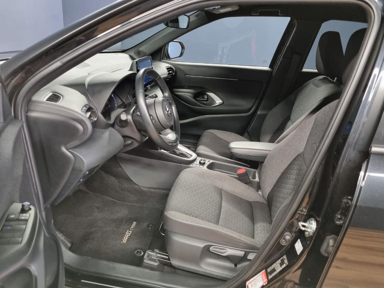 TOYOTA Yaris Cross 1.5 Hybrid 5p. E-CVT AWD-i TREND - 8