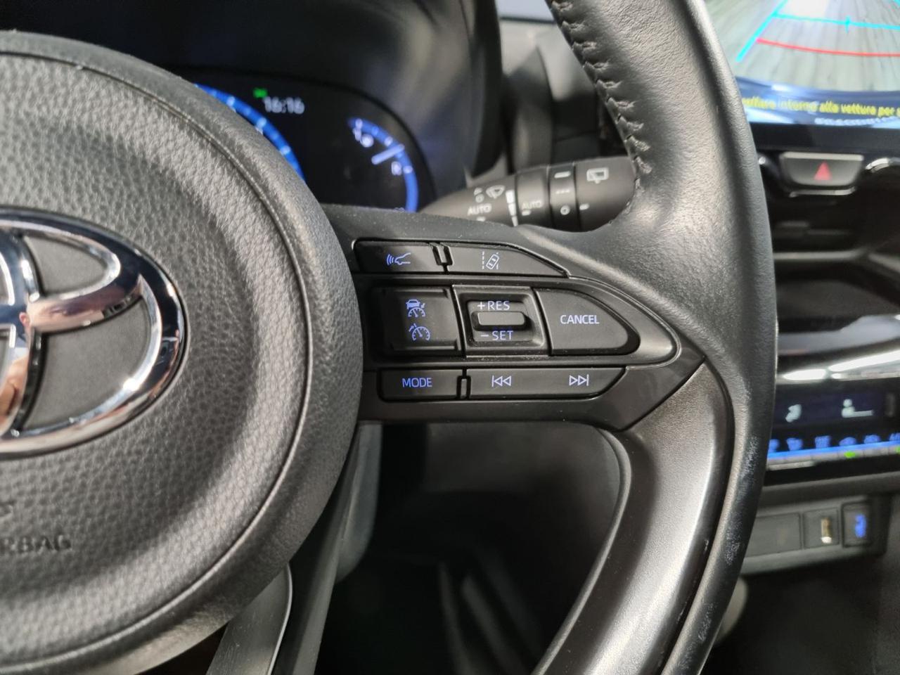 TOYOTA Yaris Cross 1.5 Hybrid 5p. E-CVT AWD-i TREND - 18