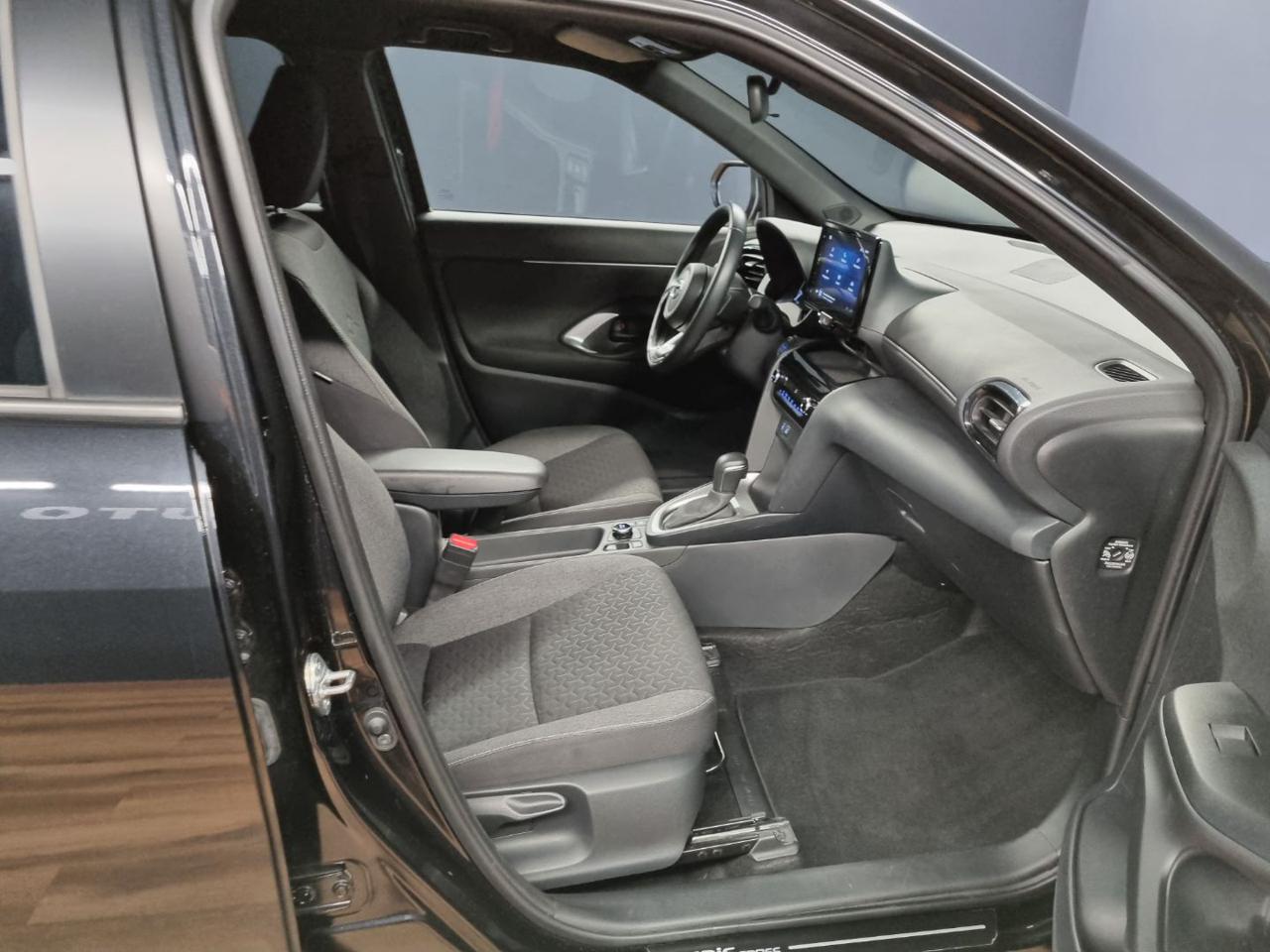 TOYOTA Yaris Cross 1.5 Hybrid 5p. E-CVT AWD-i TREND - 9