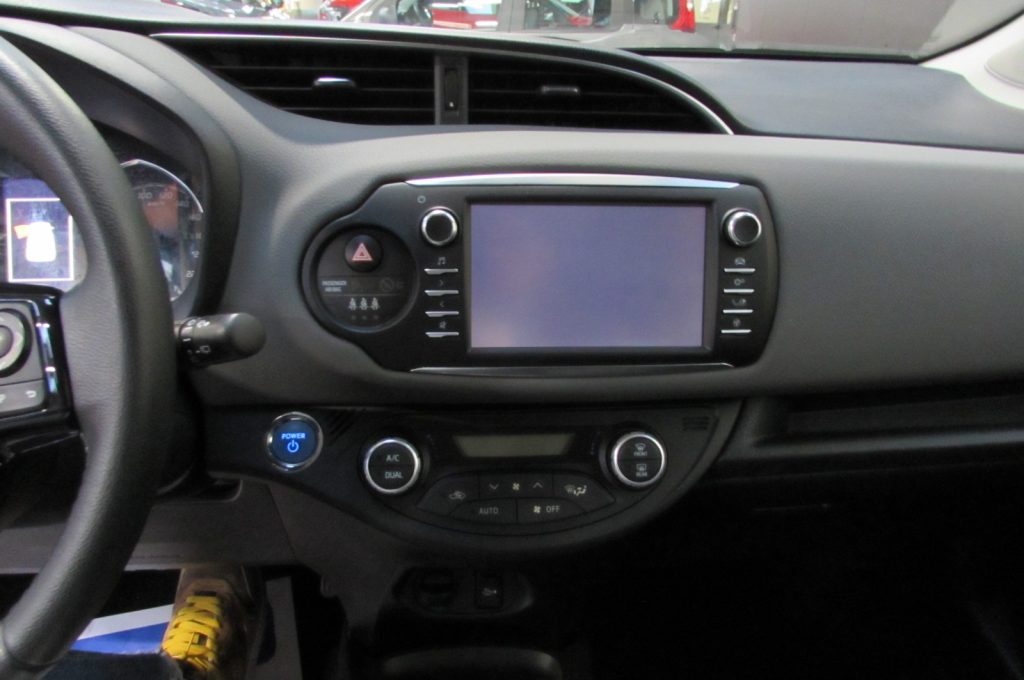 TOYOTA Yaris 1.5h 73CV Business  HYBRID 5 porte - 9