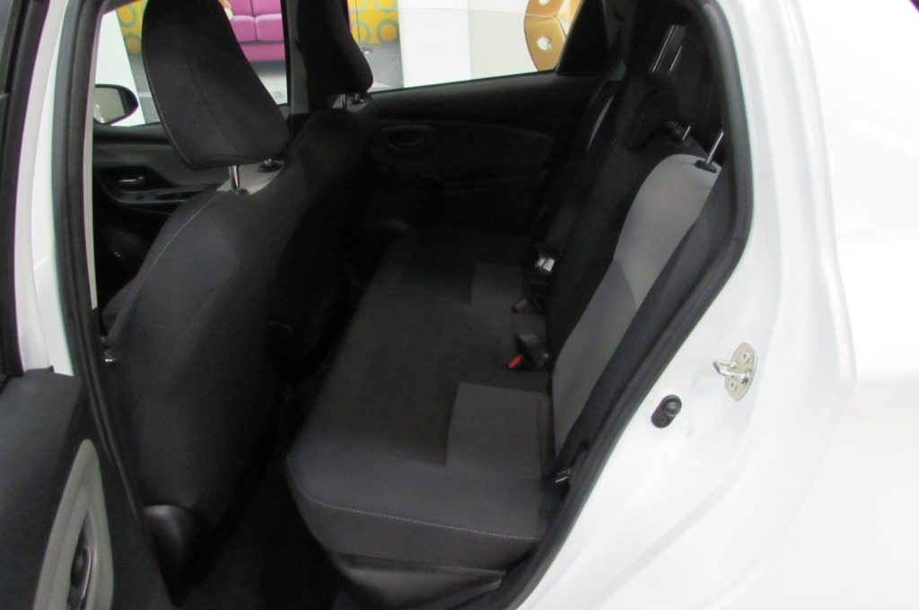 TOYOTA Yaris 1.5h 73CV Business  HYBRID 5 porte - 14