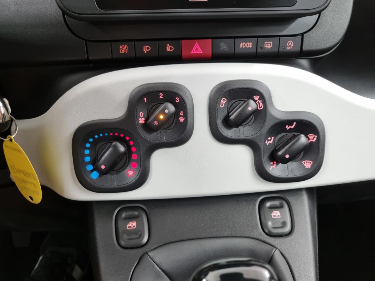 FIAT Panda 1.0 FireFly S&S Hybrid Pandina CROSS - 11