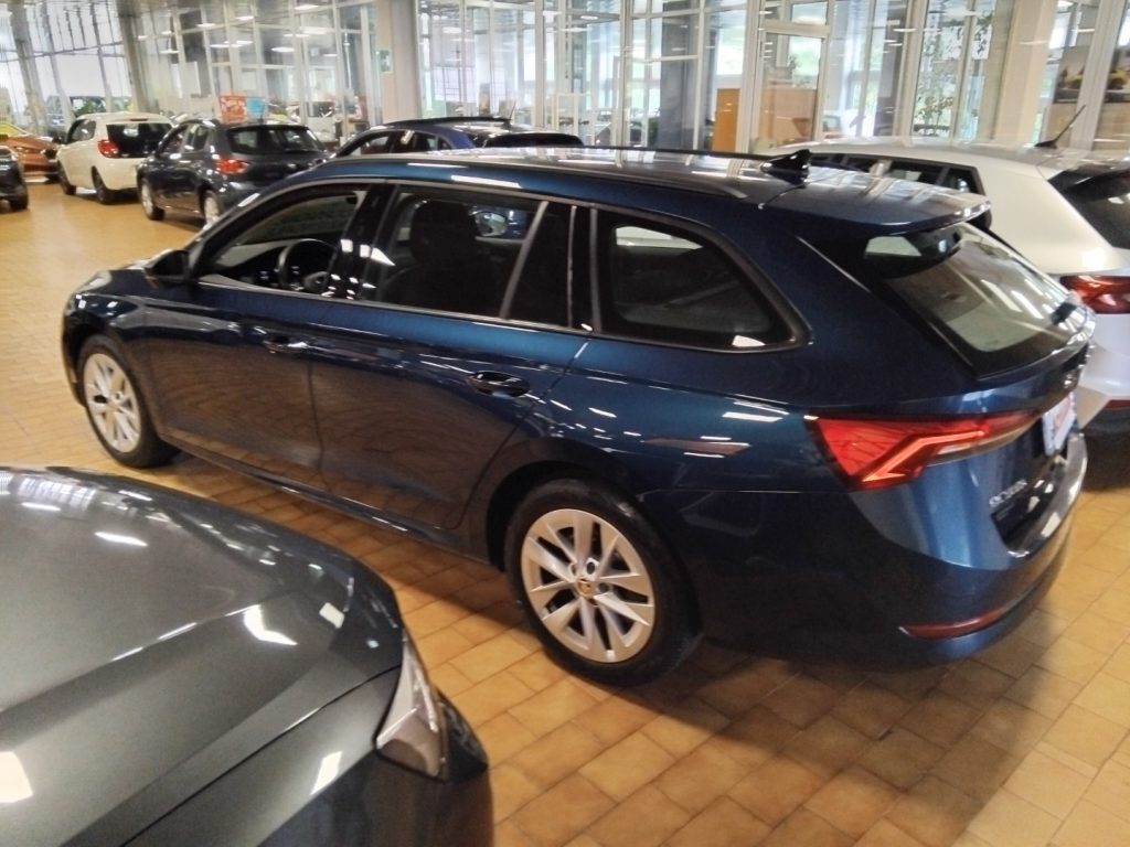 SKODA Octavia 1.5 G-TEC DSG Wagon Executive - 4