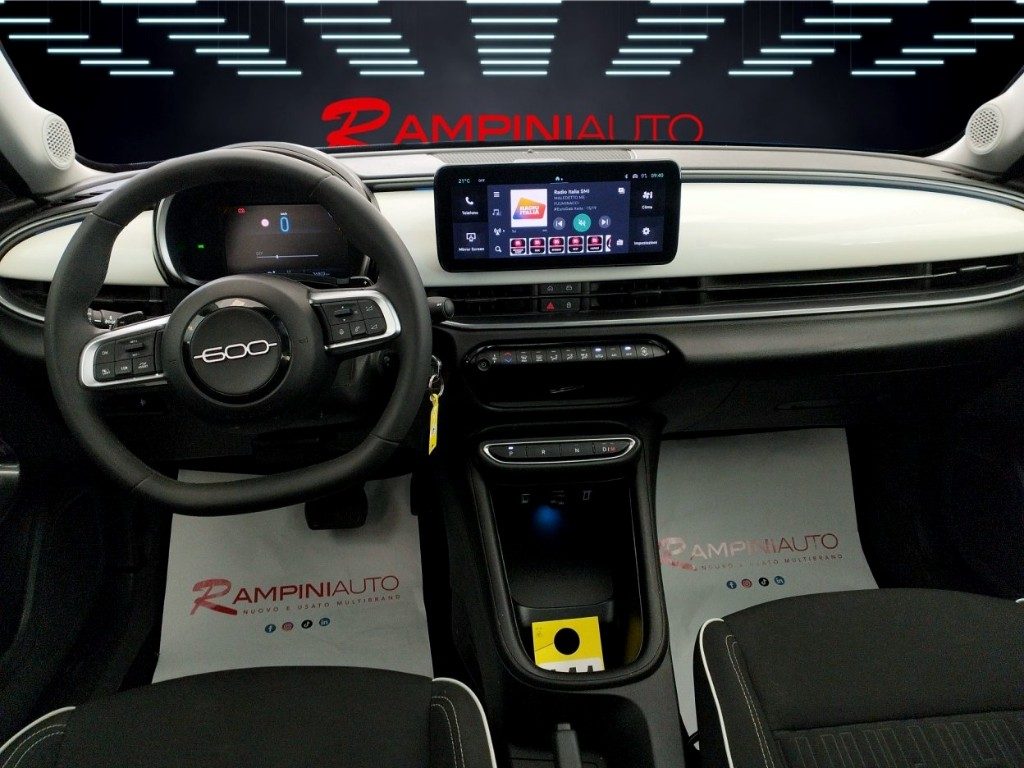 FIAT 600 Hybrid 145 CV DCT Pronta Consegna Iva Esposta - 11