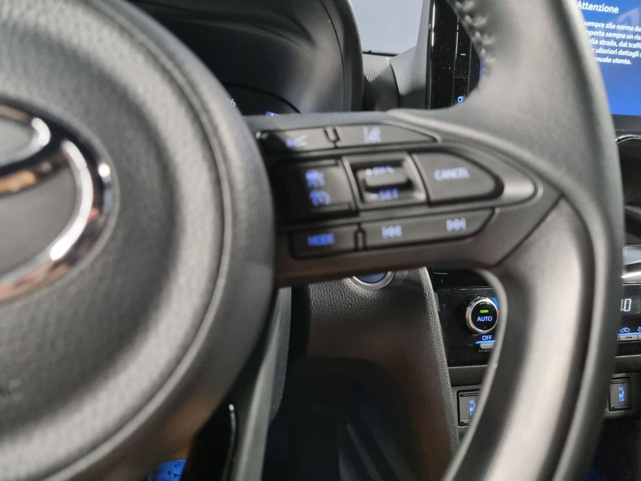 TOYOTA Yaris Cross 1.5 Hybrid 5p. E-CVT AWD-i Adventure - 19