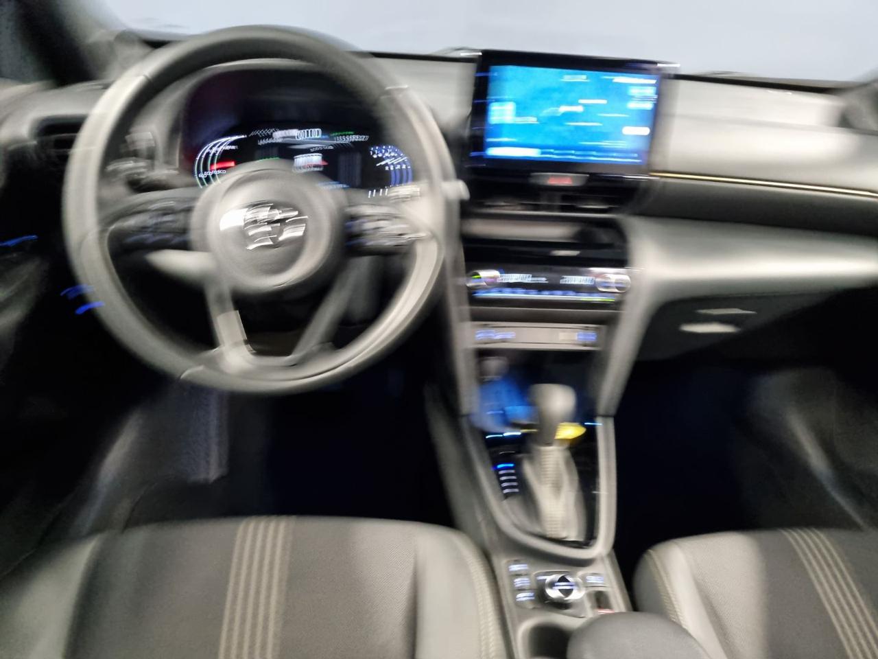 TOYOTA Yaris Cross 1.5 Hybrid 5p. E-CVT AWD-i Adventure - 25