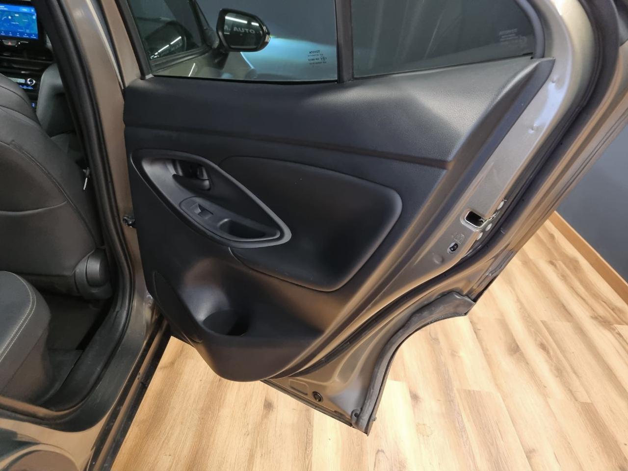 TOYOTA Yaris Cross 1.5 Hybrid 5p. E-CVT AWD-i Adventure - 24