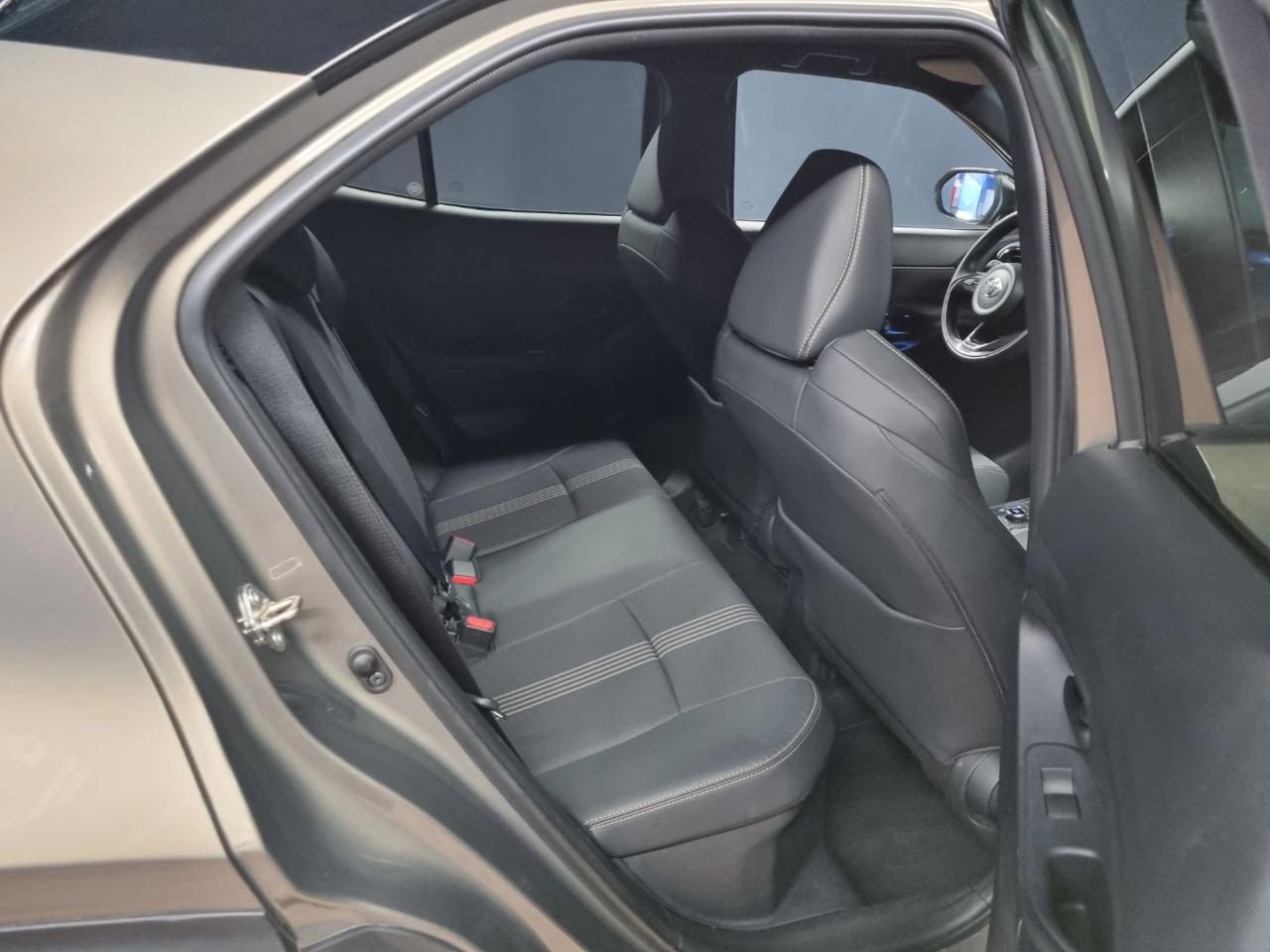 TOYOTA Yaris Cross 1.5 Hybrid 5p. E-CVT AWD-i Adventure - 23