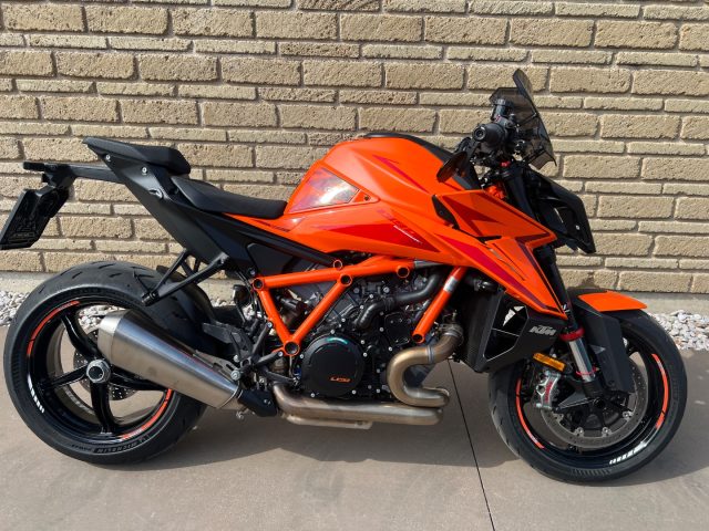 KTM 1390 Super Duke R Orange pastello