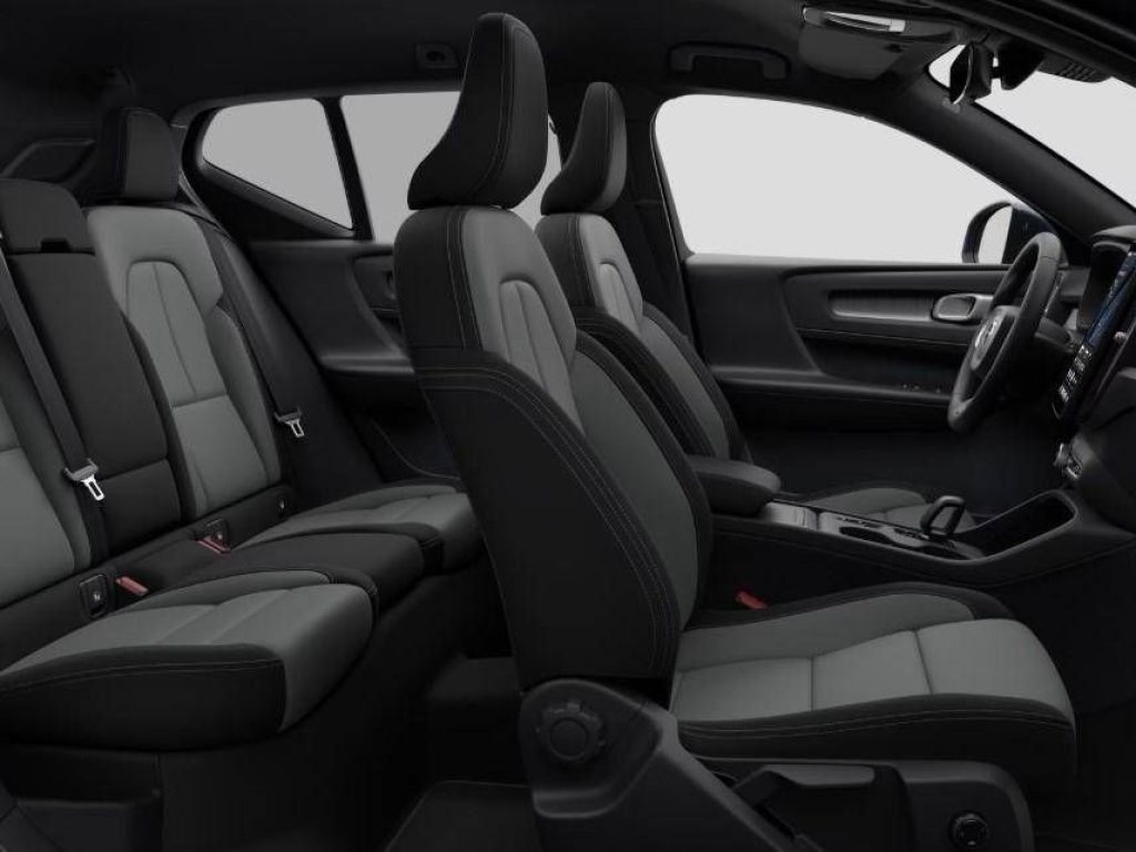 VOLVO XC40 B3 automatico Core - Foto 6