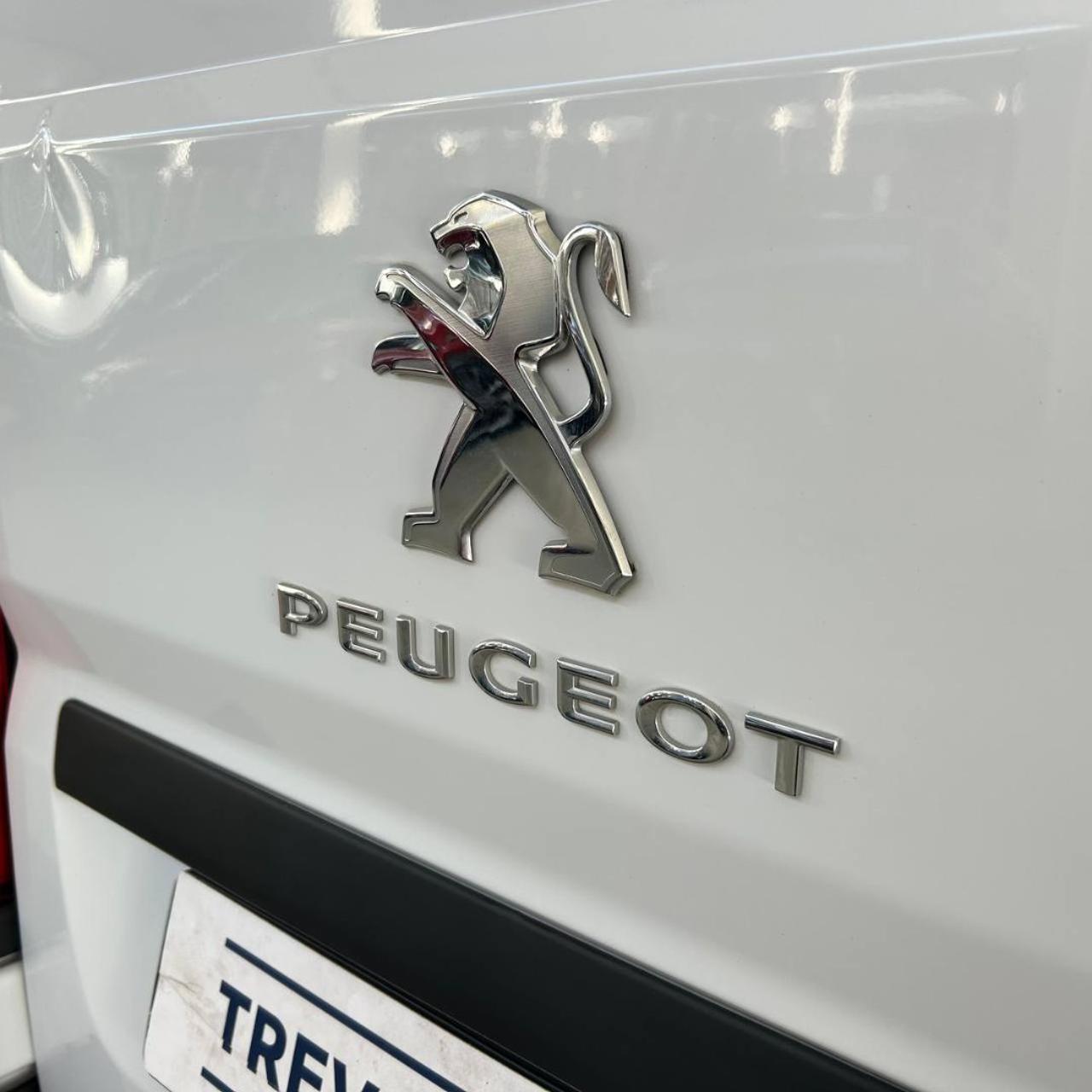 PEUGEOT Boxer 35 2.2 BlueHDi 140 S&S PM-TM Furgone Business L2H2 - 33