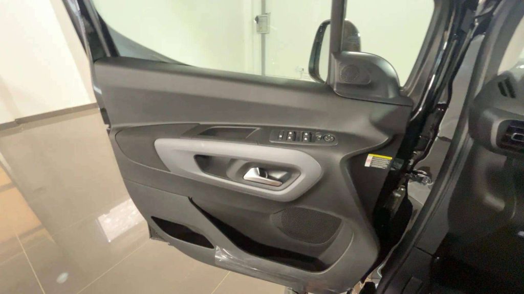 CITROEN Berlingo Berlingo EAT8 1.5 bluehdi Autocarro 5 posti Automa - 19