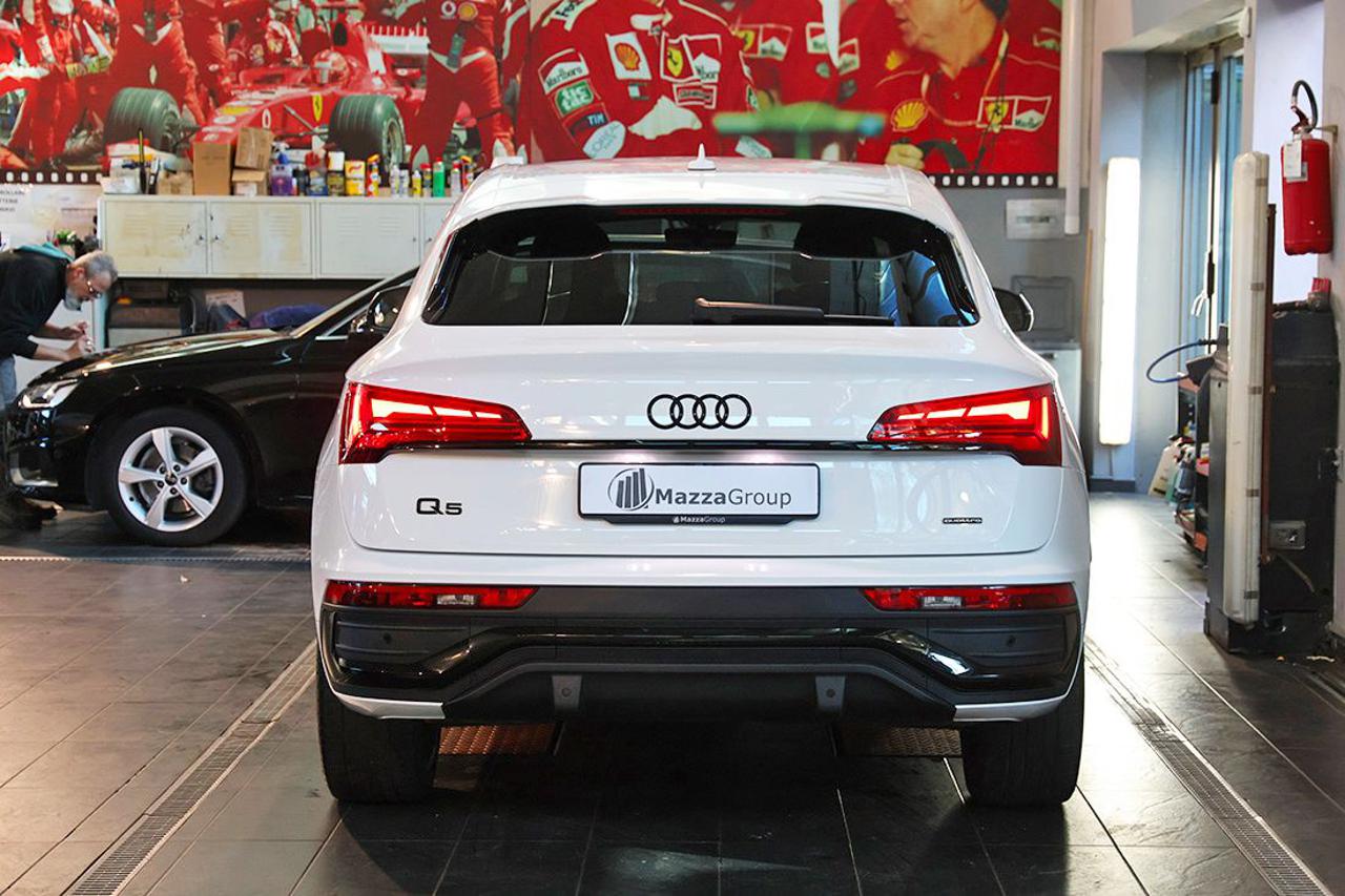 AUDI Q5 40 TFSI Sportback Quattro S-Tronic Identity Black - 4