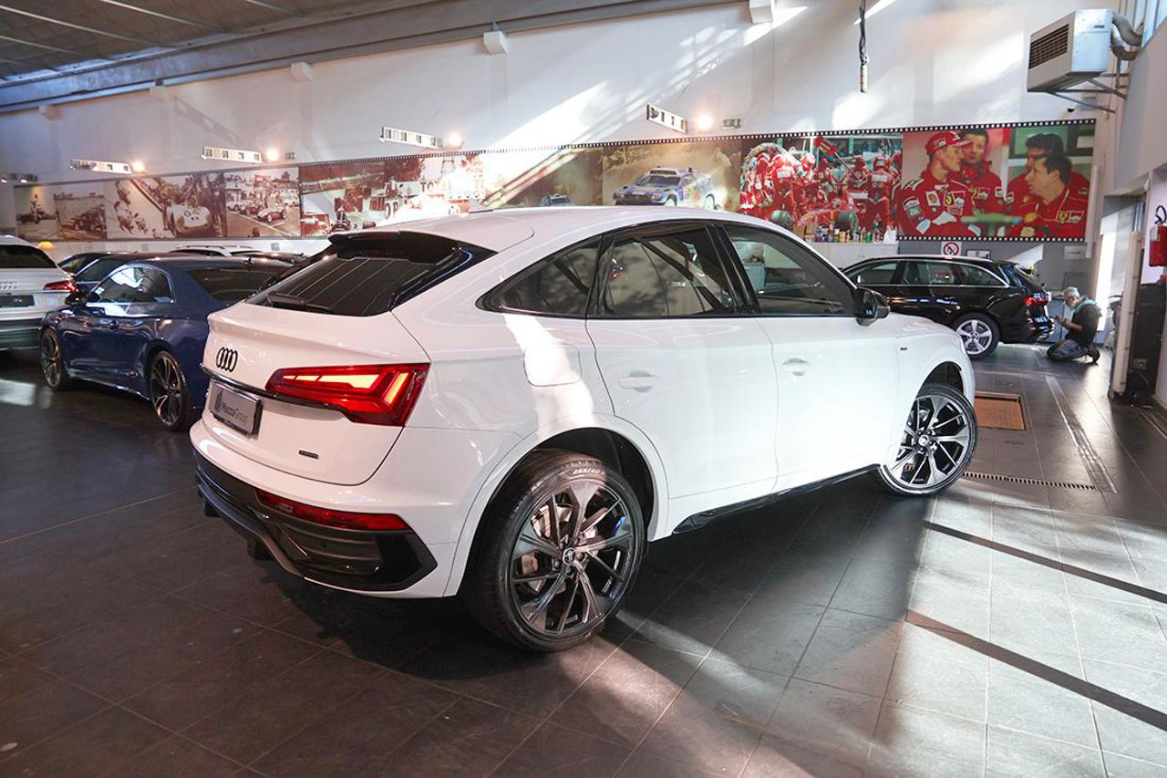 AUDI Q5 40 TFSI Sportback Quattro S-Tronic Identity Black - 9