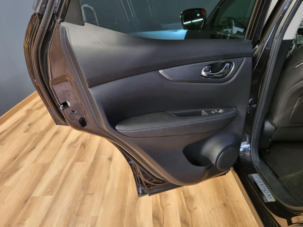 NISSAN Qashqai 1.6 DIG-T N-Connecta - 22