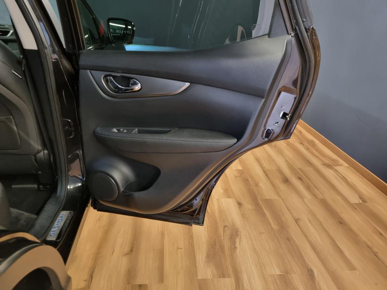 NISSAN Qashqai 1.6 DIG-T N-Connecta - 23