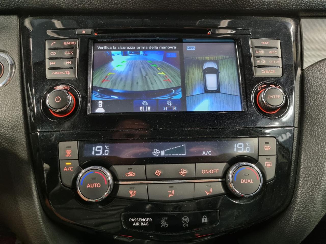 NISSAN Qashqai 1.6 DIG-T N-Connecta - 11