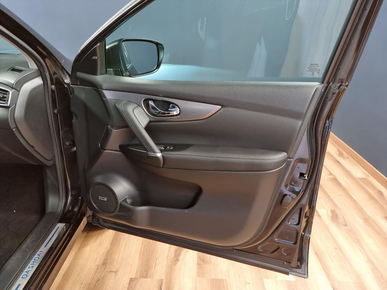 NISSAN Qashqai 1.6 DIG-T N-Connecta - 25