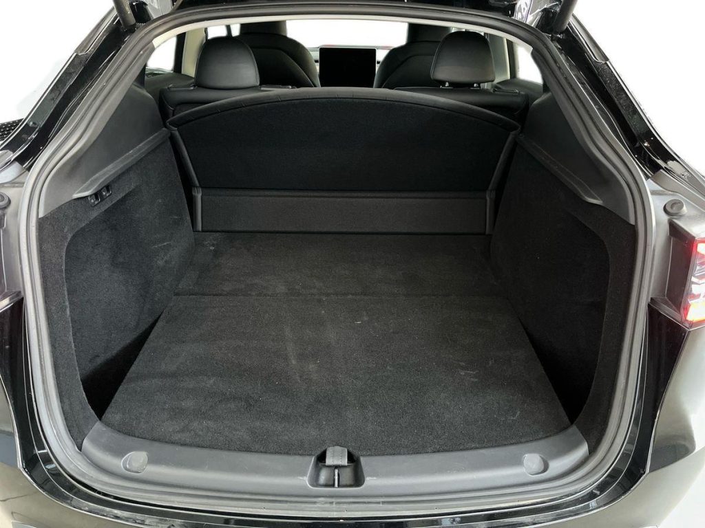 TESLA Model Y Long Range Single Motor RWD - 13