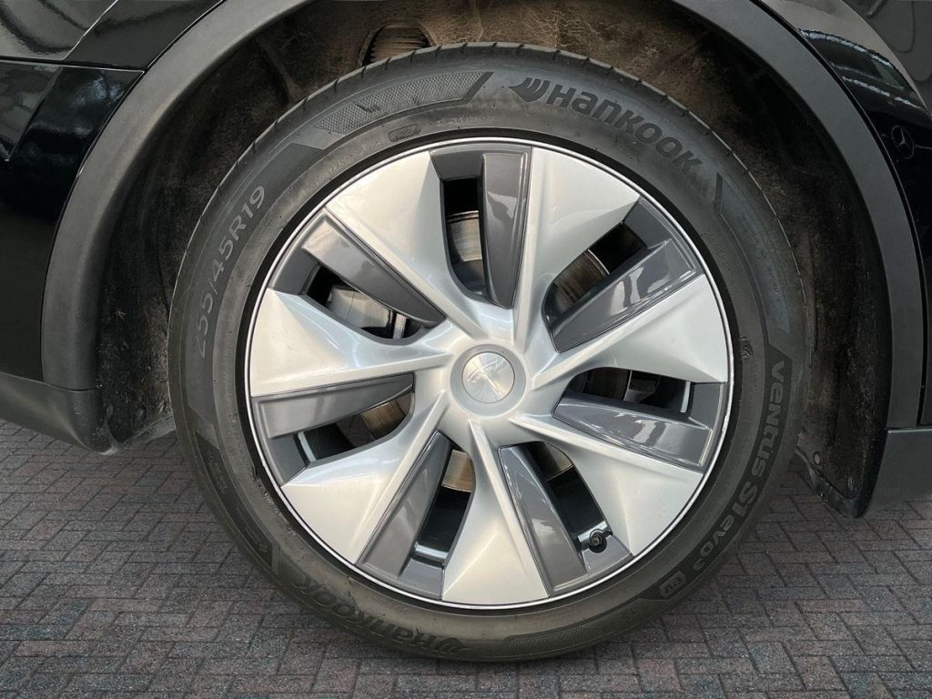TESLA Model Y Long Range Single Motor RWD - 7