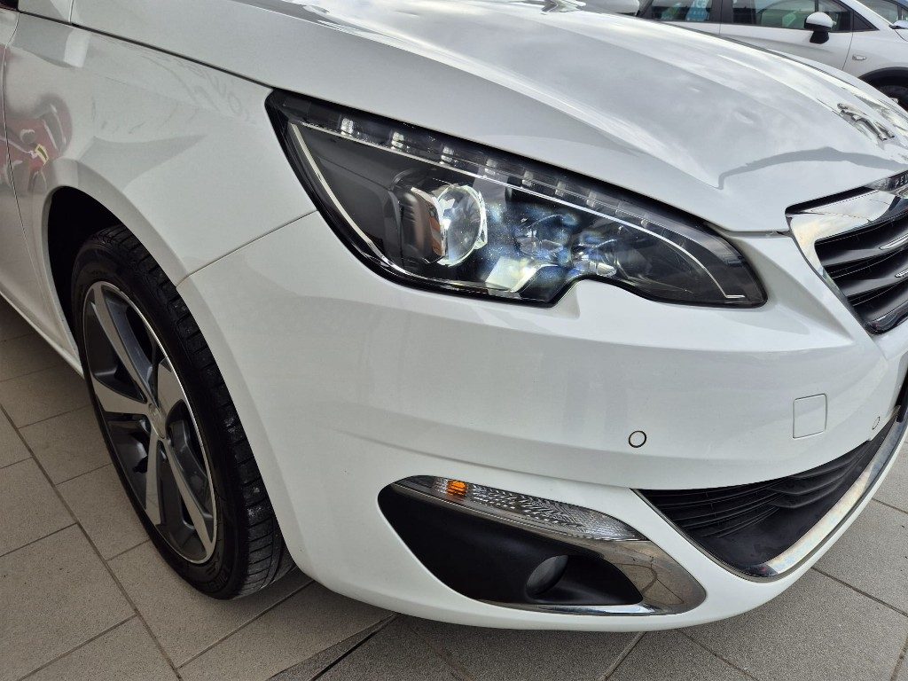 PEUGEOT 308 BlueHDi 120 S&S Allure - 13