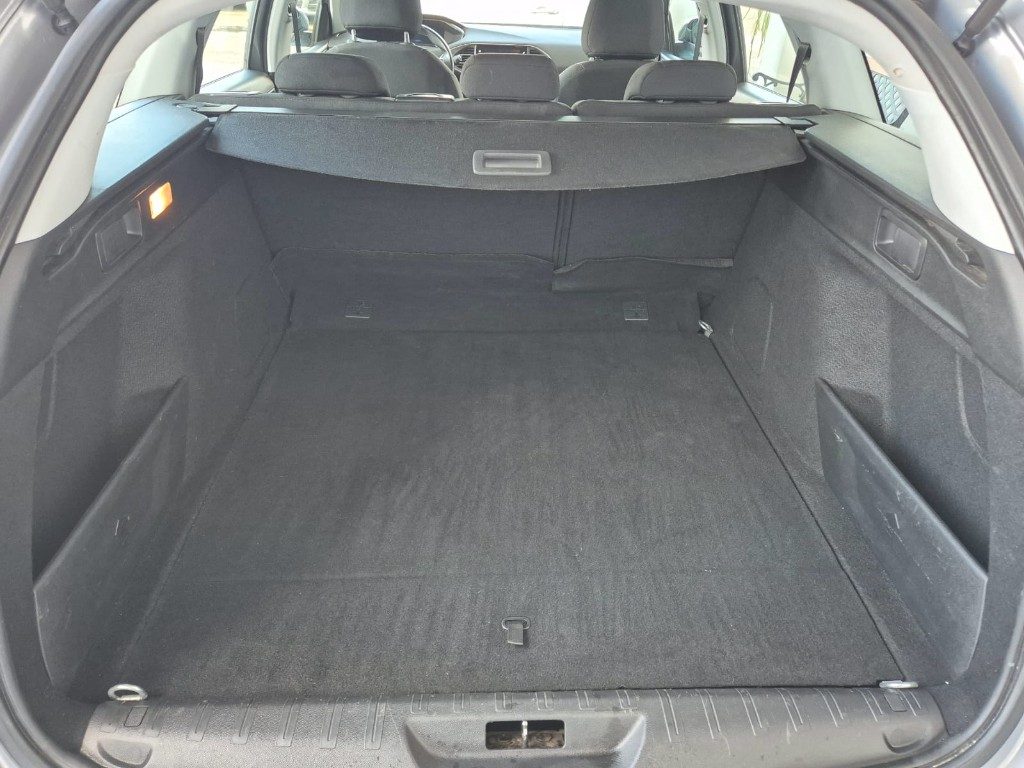 PEUGEOT 308 BlueHDi 130 S&S SW - 14