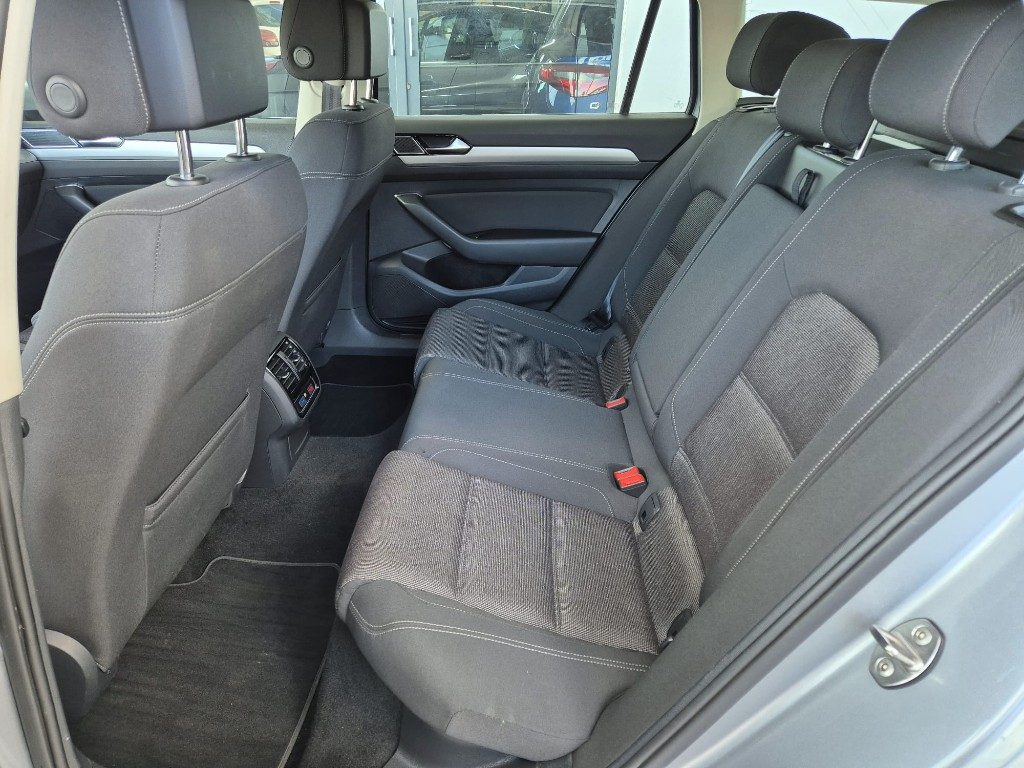 VOLKSWAGEN Passat Variant 1.6 TDI DSG Business BMT - 8