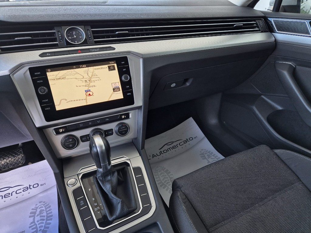 VOLKSWAGEN Passat Variant 1.6 TDI DSG Business BMT - 12
