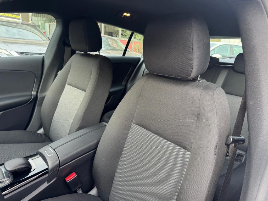 MERCEDES-BENZ CLA 200 d Automatic Shooting Brake Business Extra - 13