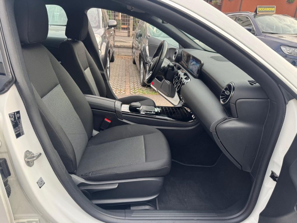 MERCEDES-BENZ CLA 200 d Automatic Shooting Brake Business Extra - 19