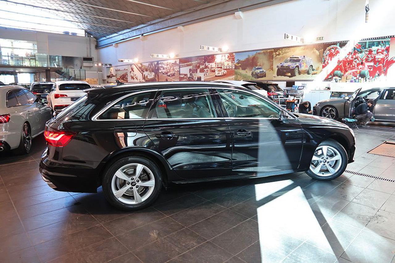 AUDI A4 30 TDI Avant S-Tronic Business Advanced - 10