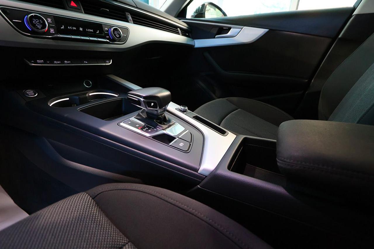 AUDI A4 30 TDI Avant S-Tronic Business Advanced - 38