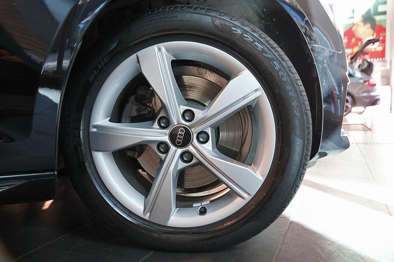 AUDI A4 30 TDI Avant S-Tronic Business Advanced - 6