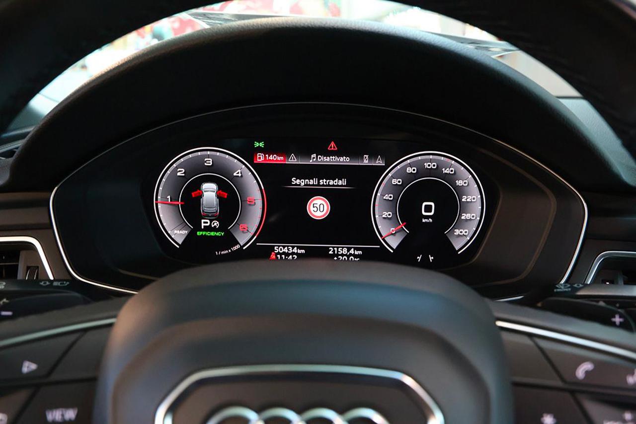 AUDI A4 30 TDI Avant S-Tronic Business Advanced - 33