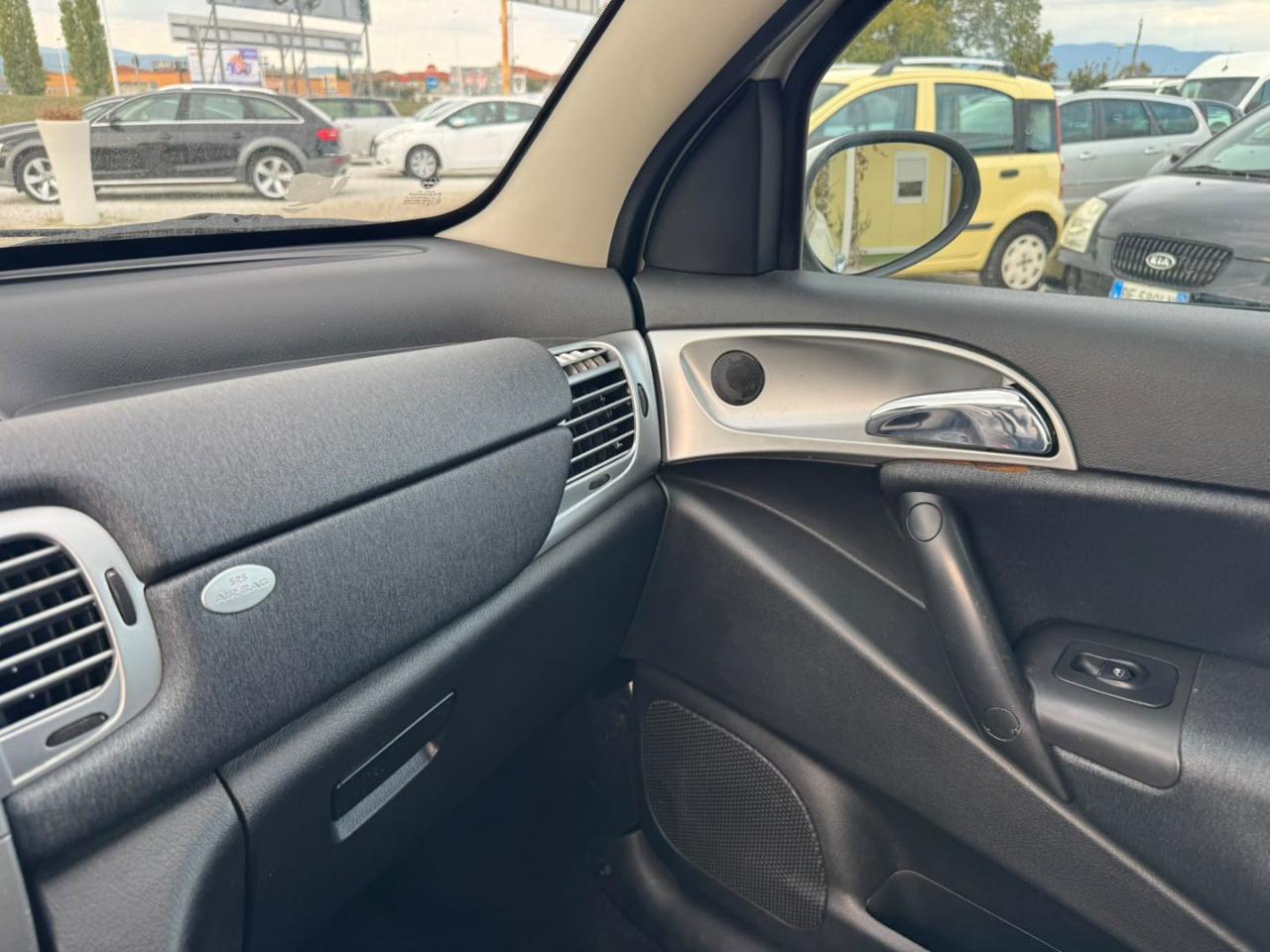 LANCIA Ypsilon 1.3 MJT 75 CV Versus - 11