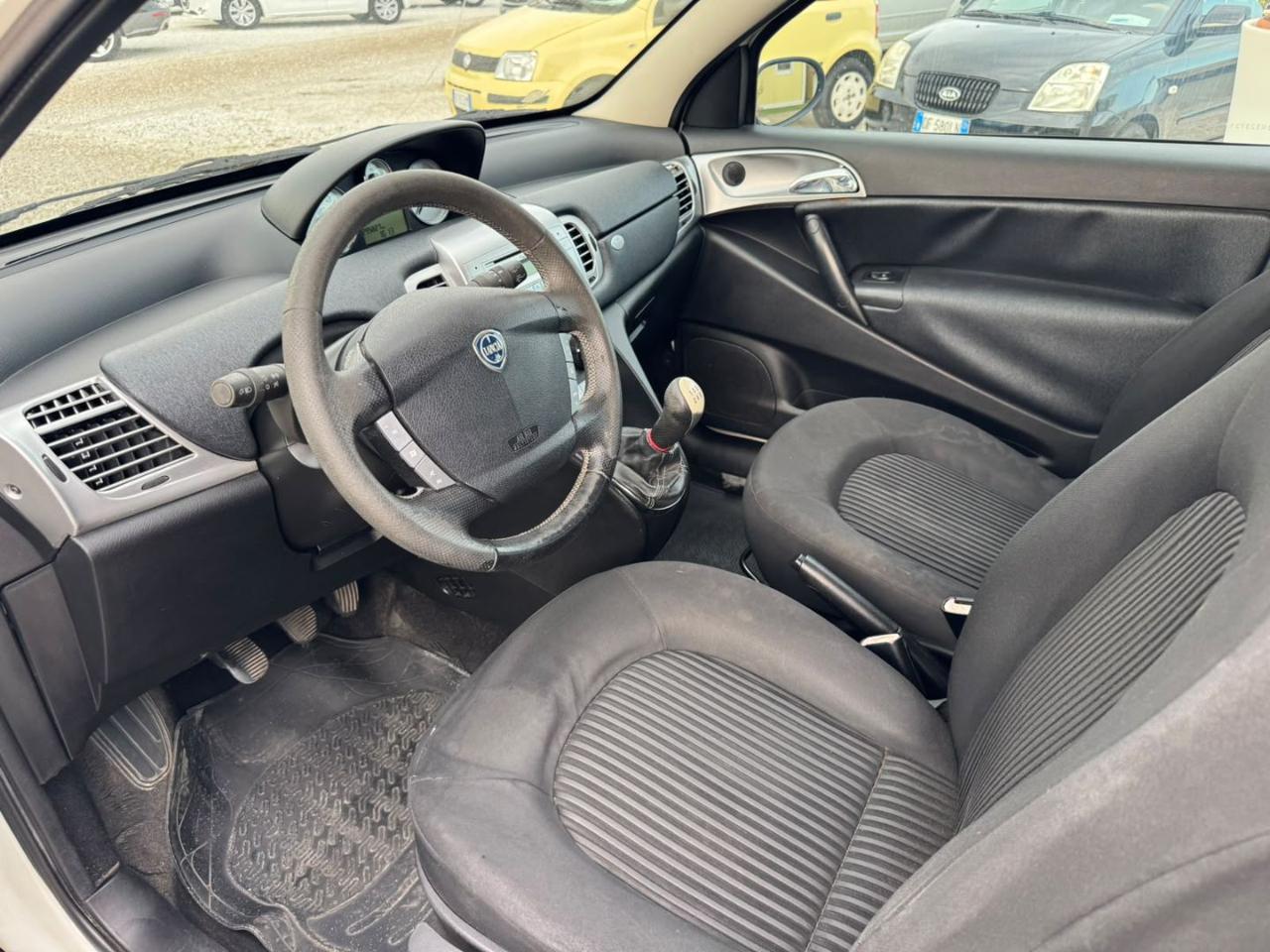 LANCIA Ypsilon 1.3 MJT 75 CV Versus - 9