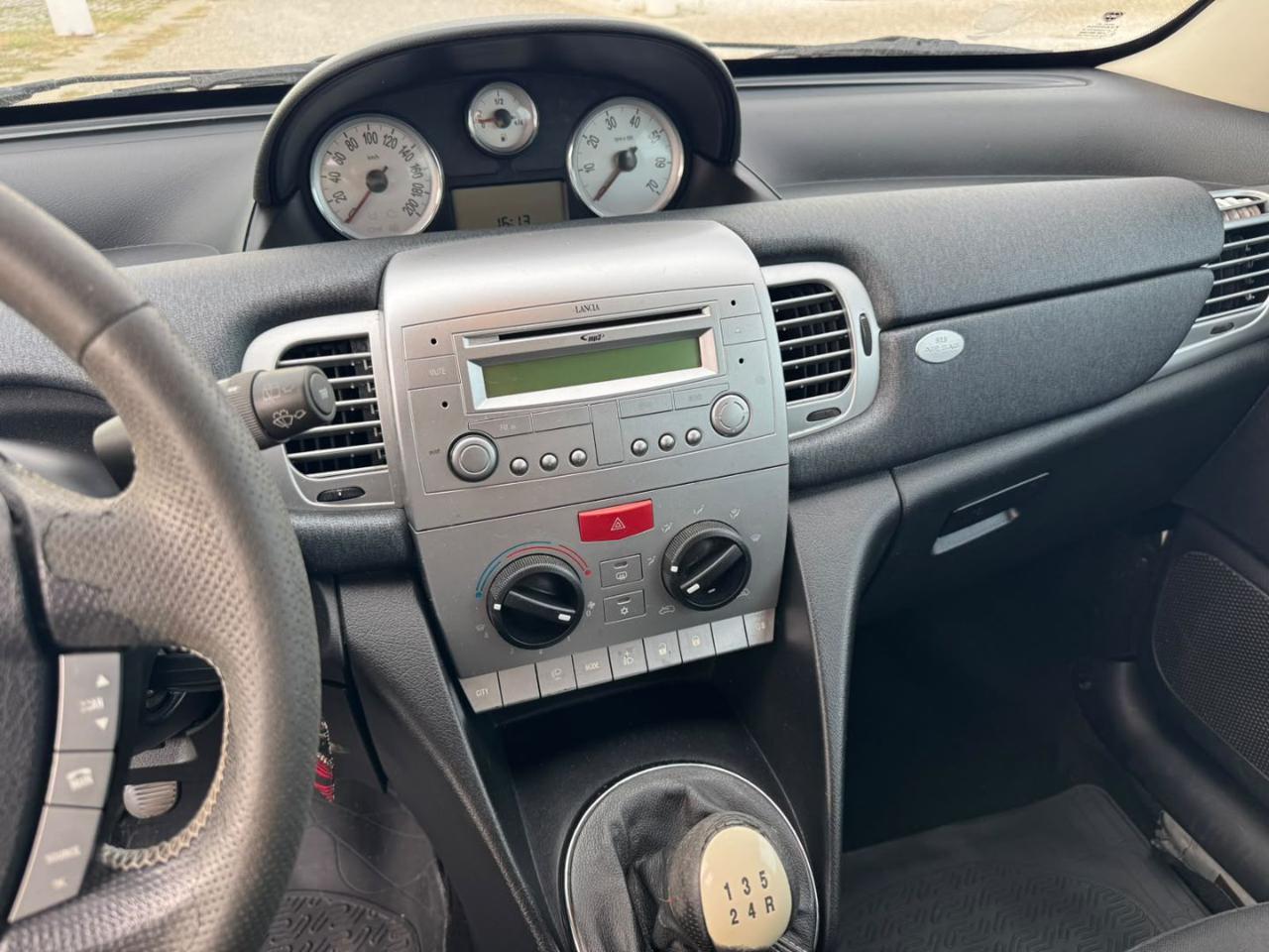 LANCIA Ypsilon 1.3 MJT 75 CV Versus - 10
