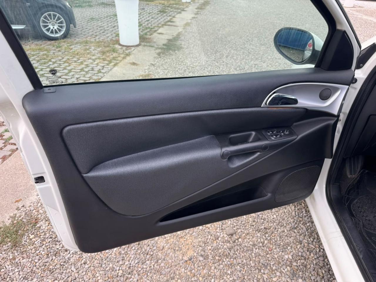 LANCIA Ypsilon 1.3 MJT 75 CV Versus - 8