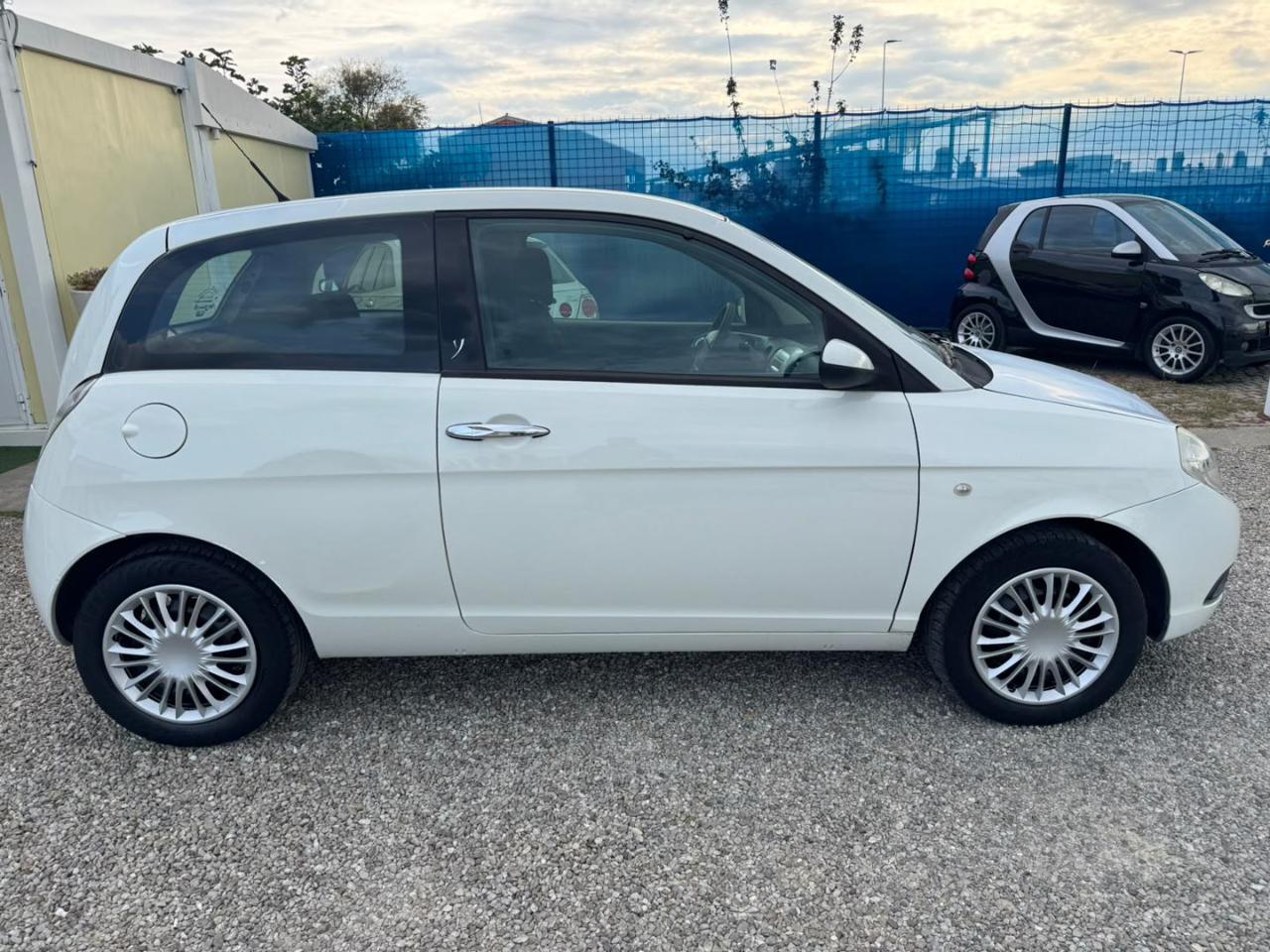 LANCIA Ypsilon 1.3 MJT 75 CV Versus - 4