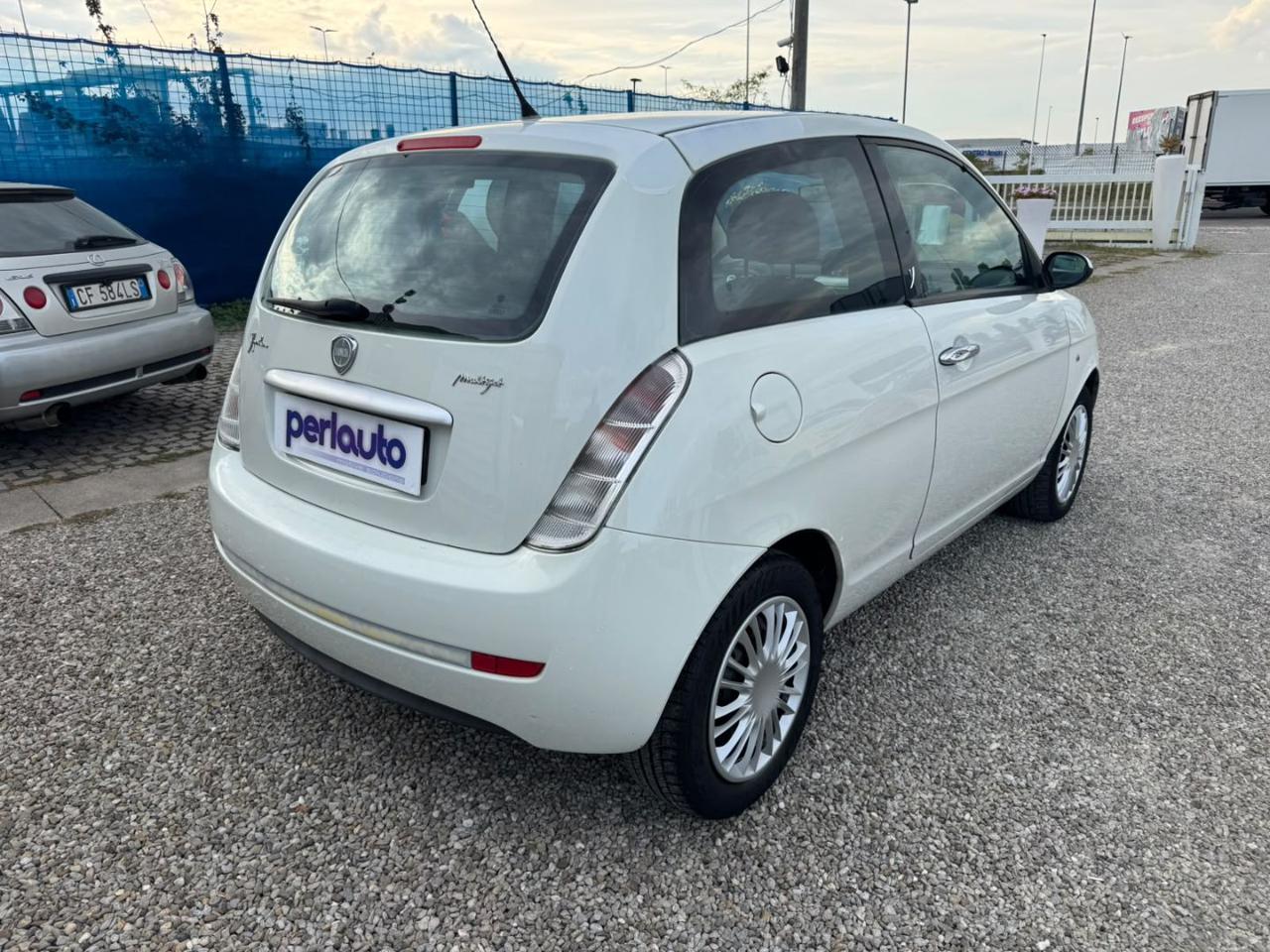 LANCIA Ypsilon 1.3 MJT 75 CV Versus - 6