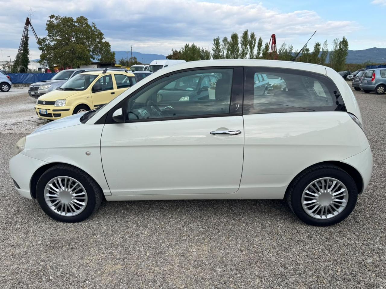 LANCIA Ypsilon 1.3 MJT 75 CV Versus - 3