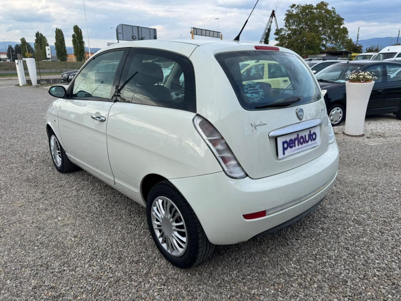 LANCIA Ypsilon 1.3 MJT 75 CV Versus - 5