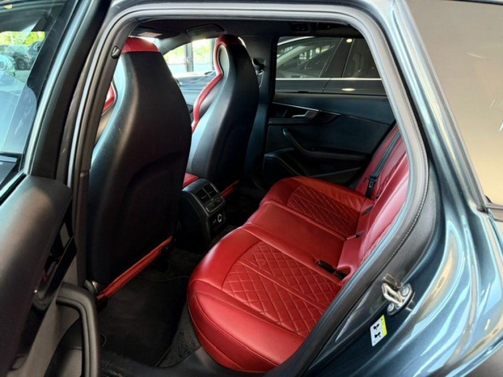 Clicca per ingrandire S4 - Avant TDI 347cv Black Edition sport attitude