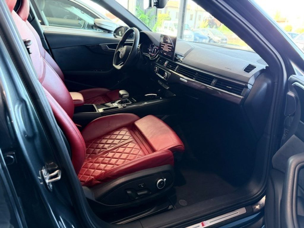 Clicca per ingrandire S4 - Avant TDI 347cv Black Edition sport attitude