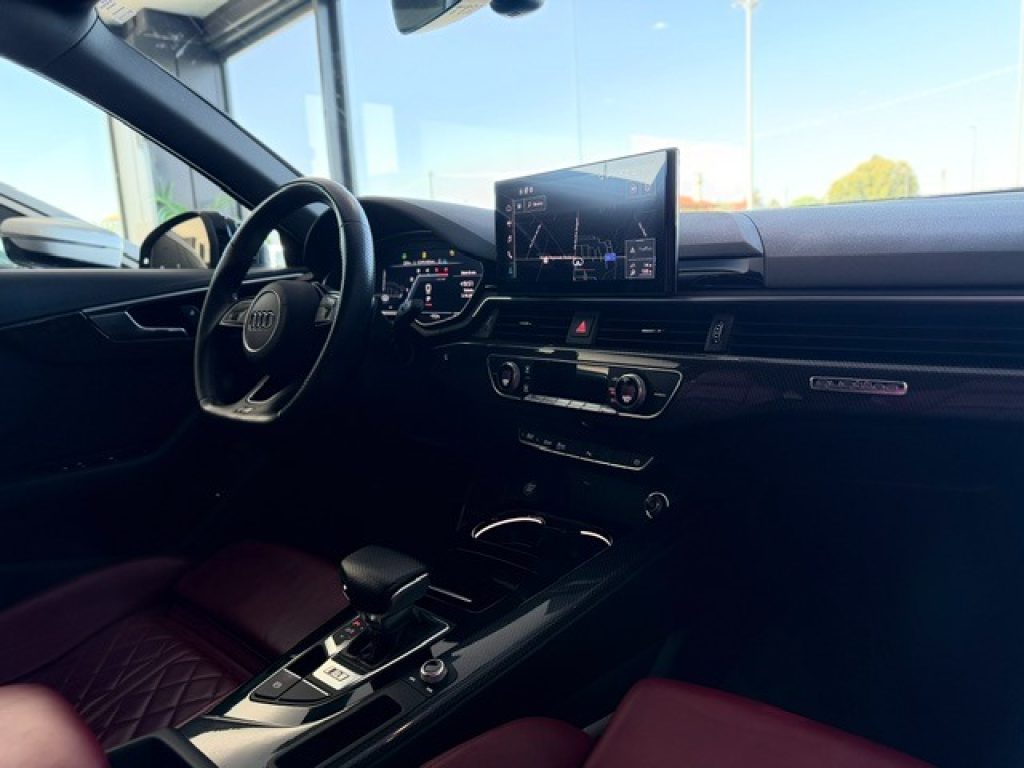 Clicca per ingrandire S4 - Avant TDI 347cv Black Edition sport attitude