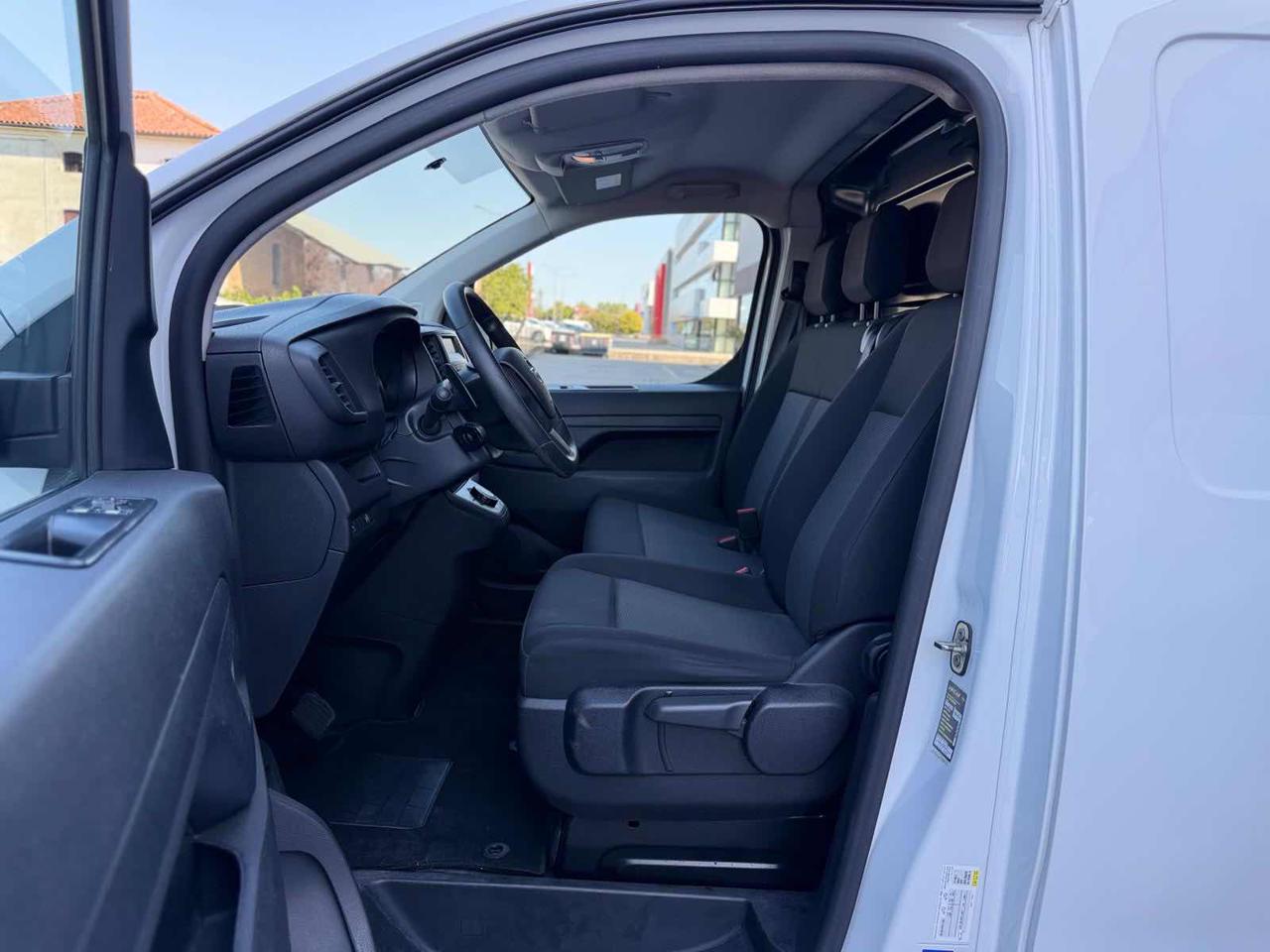 Clicca per ingrandire Vivaro - 2.0 Diesel 145CV S&S AT8 PL-TN M Furgone Enjoy