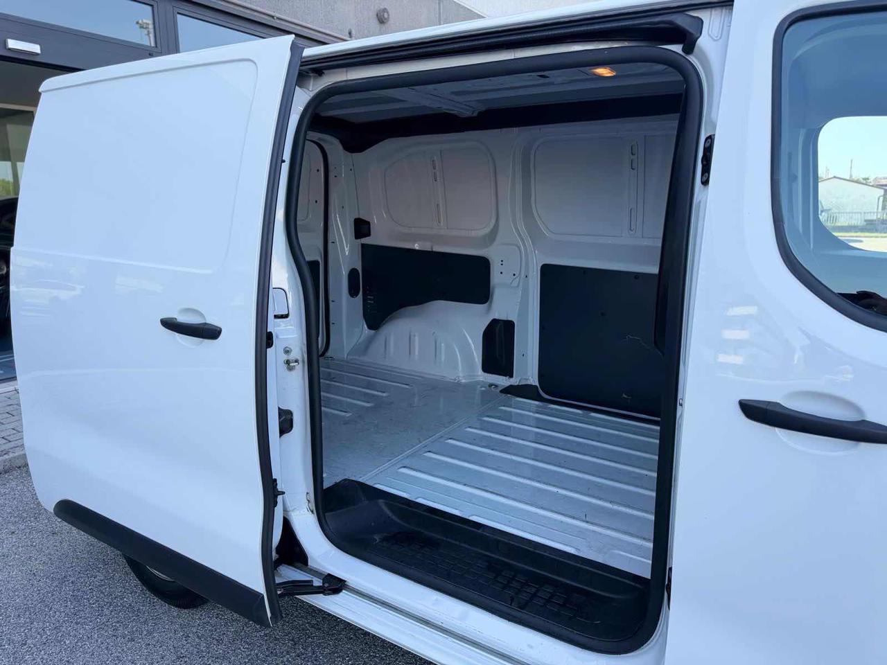 Clicca per ingrandire Vivaro - 2.0 Diesel 145CV S&S AT8 PL-TN M Furgone Enjoy