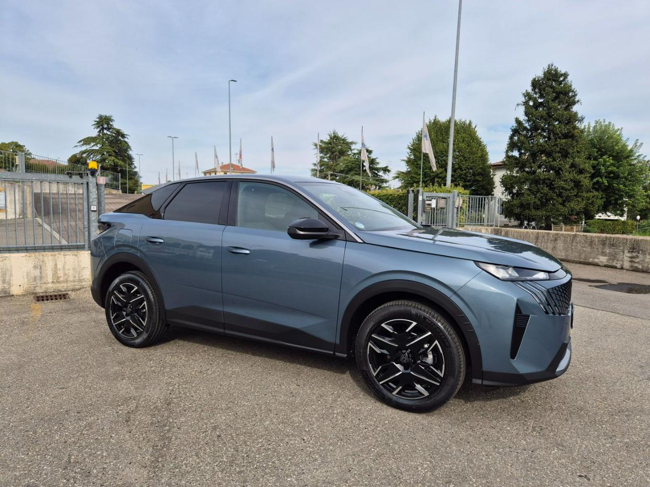 PEUGEOT 3008 Hybrid 145 e-DCS6 Allure - 6